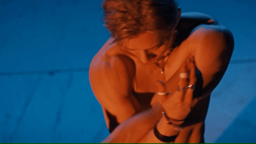 혼자 보고싶은데 혼자 보면 안 되는 뮤비 .jpgif | 인스티즈
