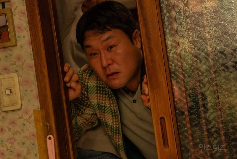 조정석 주연 <좀비딸> 2차 보도스틸 공개 | 인스티즈