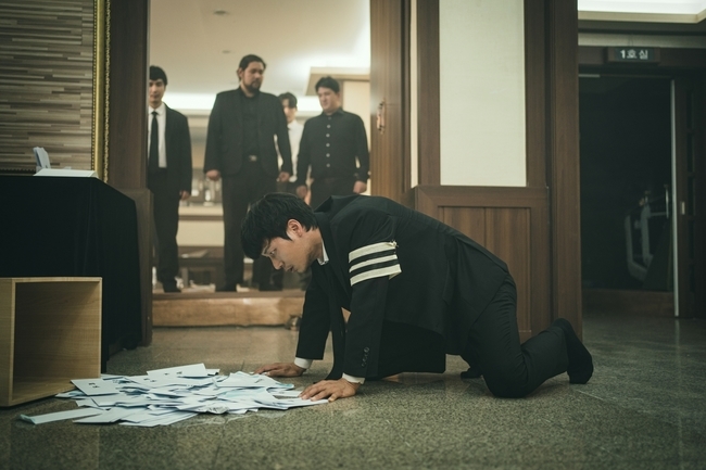 [정보/소식] 장례식장서 포착된 이동욱, 박훈 이문식과 관계 균열 시작점(착한 사나이) | 인스티즈