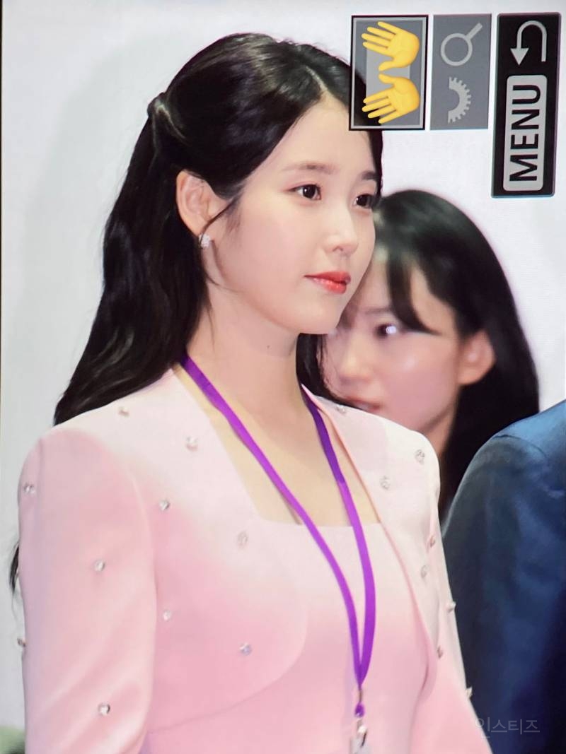오늘 인천본부세관 홍보대사 위촉식 참석한 아이유 프리뷰.jpg | 인스티즈