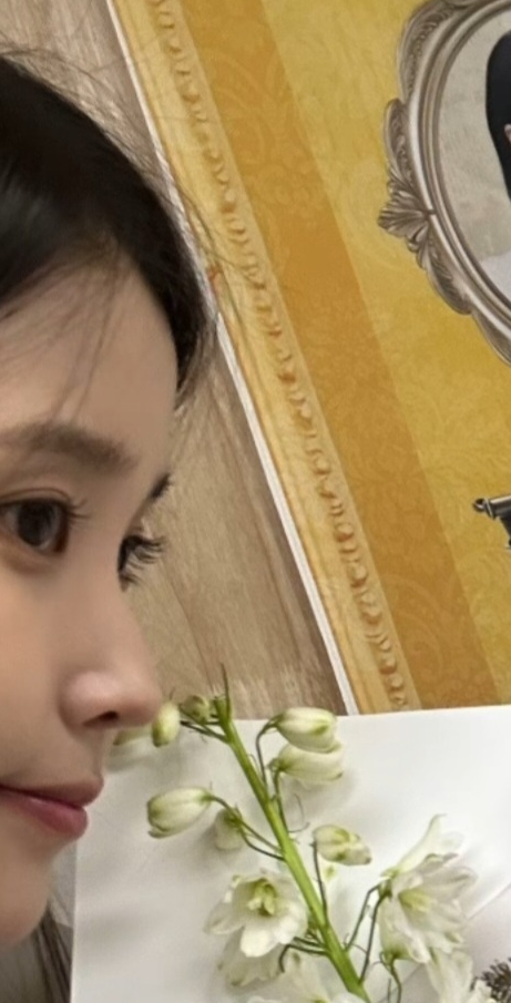 [잡담] 대군부인 살짝 보이는 아이유 얼굴 | 인스티즈