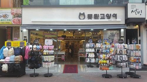 [잡담] 못된고양이 매장 어떤버전이 제일 나아보임? | 인스티즈