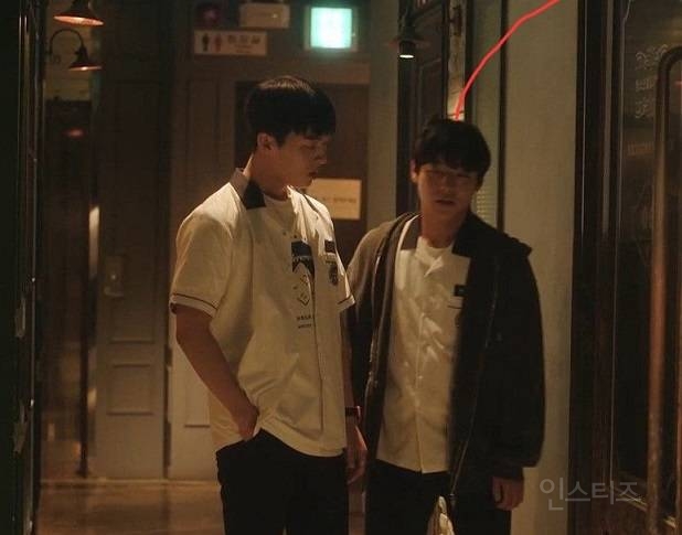 펌글)머리 위에 선 긋고 난리난 동남아 밈 | 인스티즈