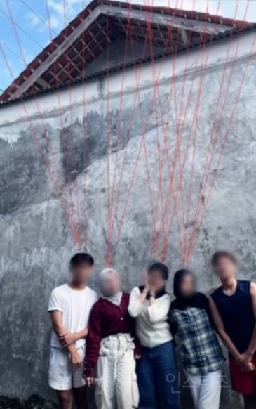 펌글)머리 위에 선 긋고 난리난 동남아 밈 | 인스티즈