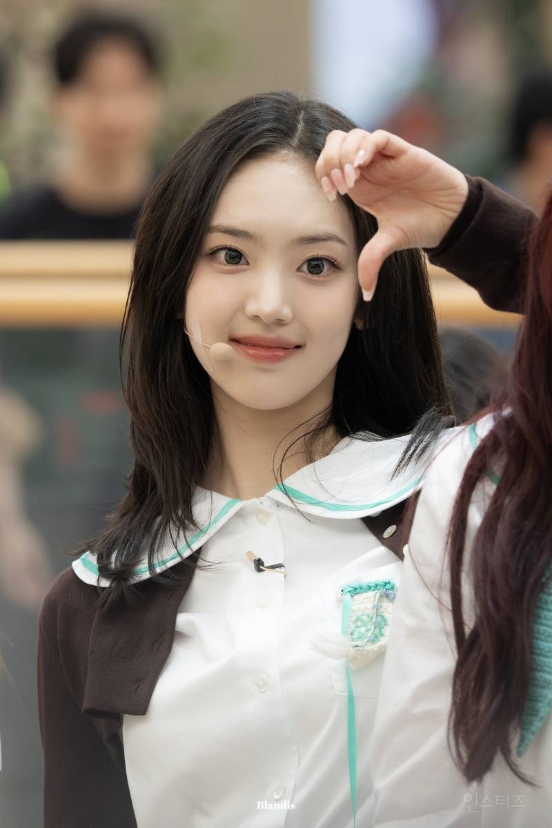 오늘 더현대 깜짝등장해서 단체로 너무 예뻤던 키키 멤버들…jpg | 인스티즈