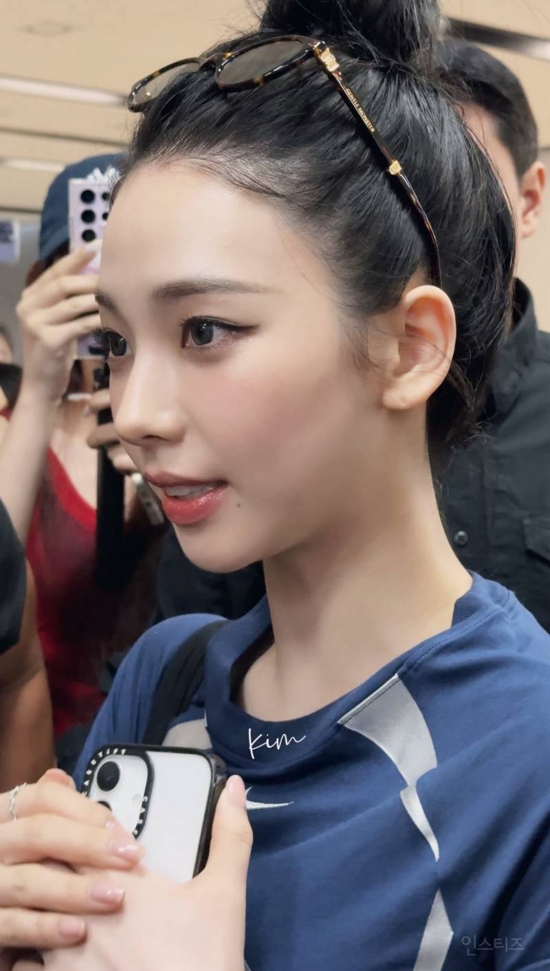 카리나 입국사진의 초 근접샷jpg | 인스티즈