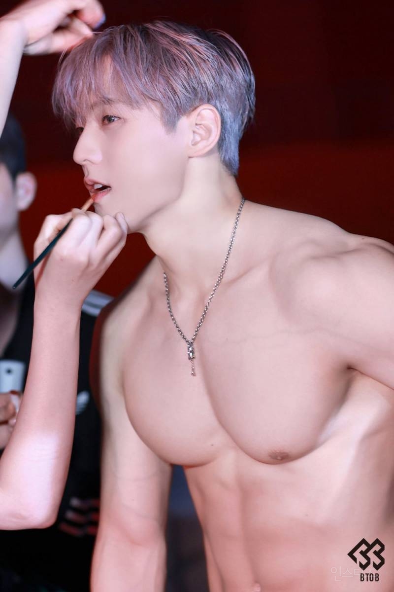 아이홀이 점점 깊어지는 듯한 남돌 .jpg | 인스티즈