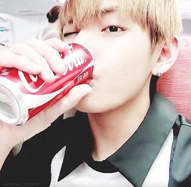 [잡담] 방탄 뷔 평소에도 콜라 좋아하잖아 | 인스티즈