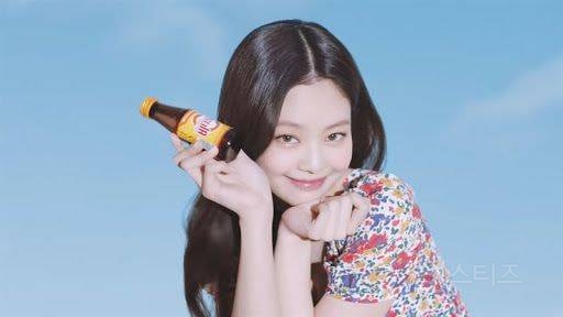 동일한 브랜드의 단독 광고 모델로서의 제니와 수지 | 인스티즈