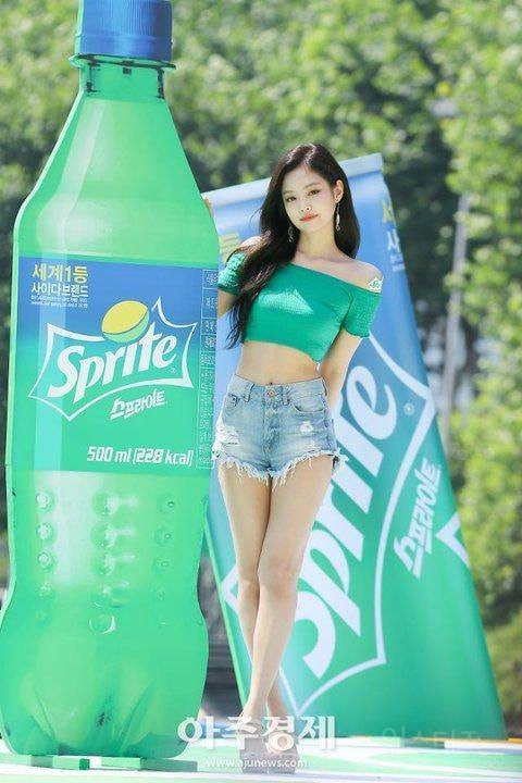동일한 브랜드의 단독 광고 모델로서의 제니와 수지 | 인스티즈