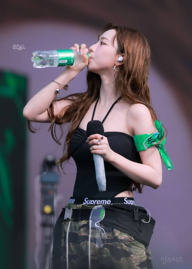다시보는 솔로 카리나 워터밤 고화질jpg | 인스티즈