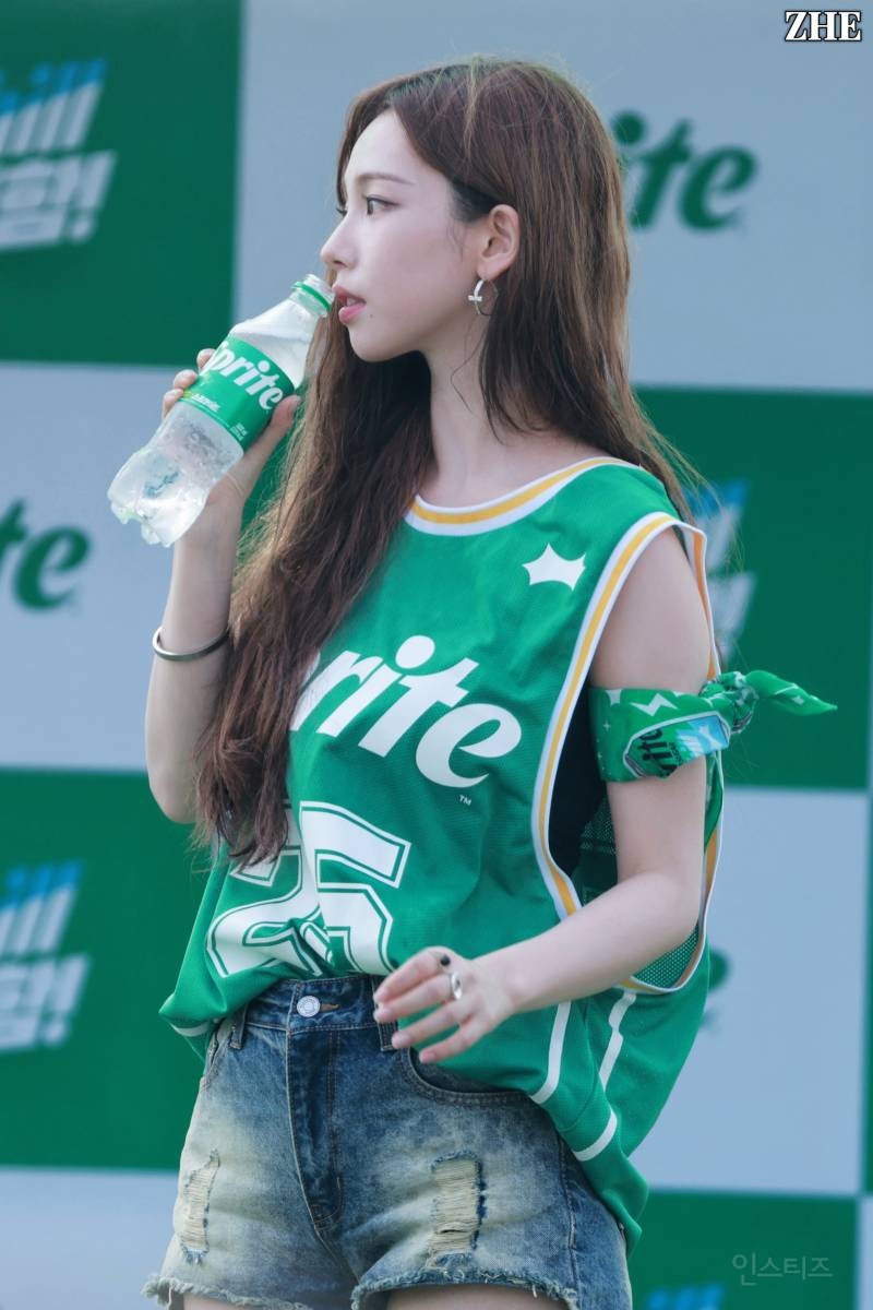 다시보는 솔로 카리나 워터밤 고화질jpg | 인스티즈