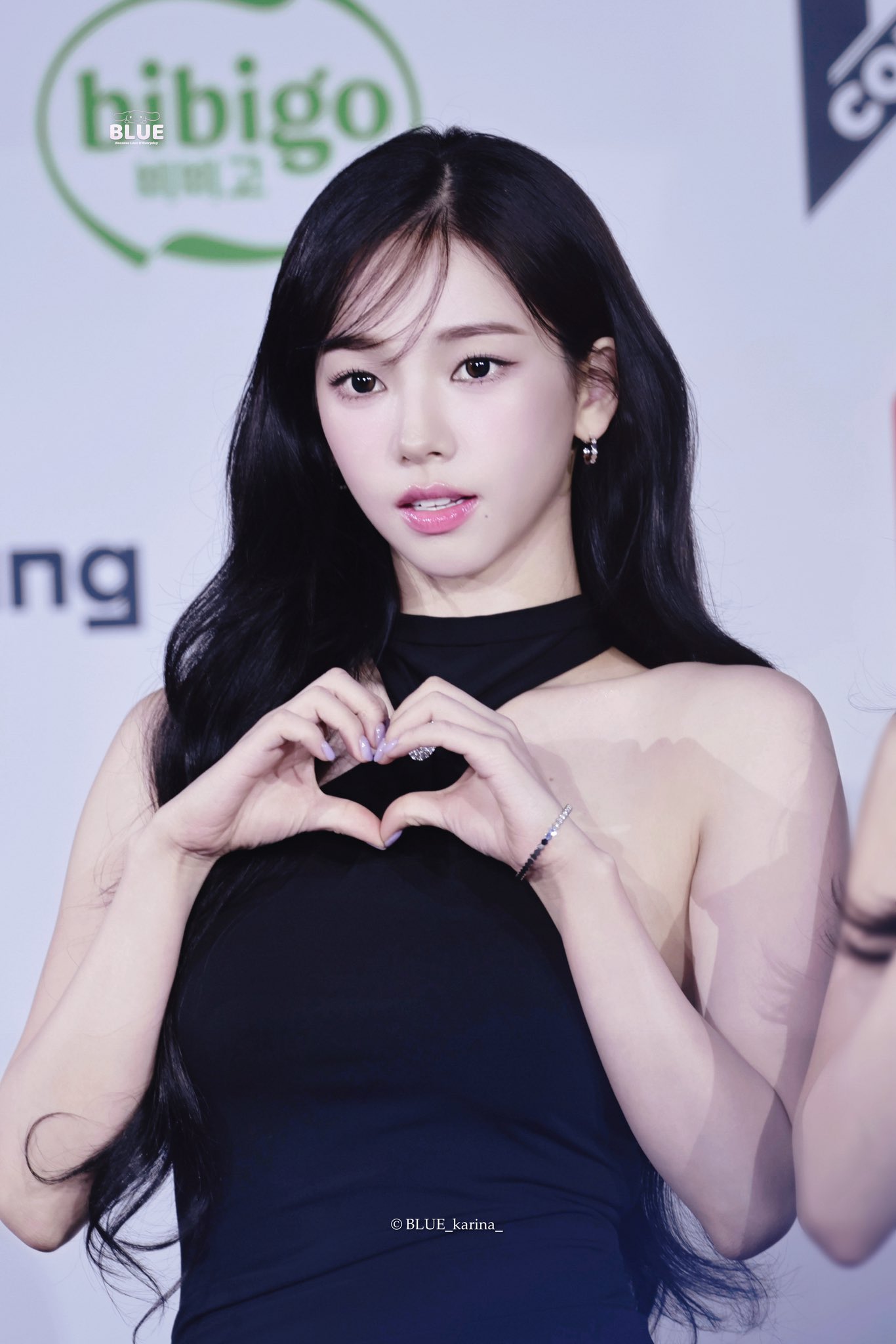 오늘 지민정(카리나&윈터) 미국 케이콘 레드카펫 고화질.jpg | 인스티즈