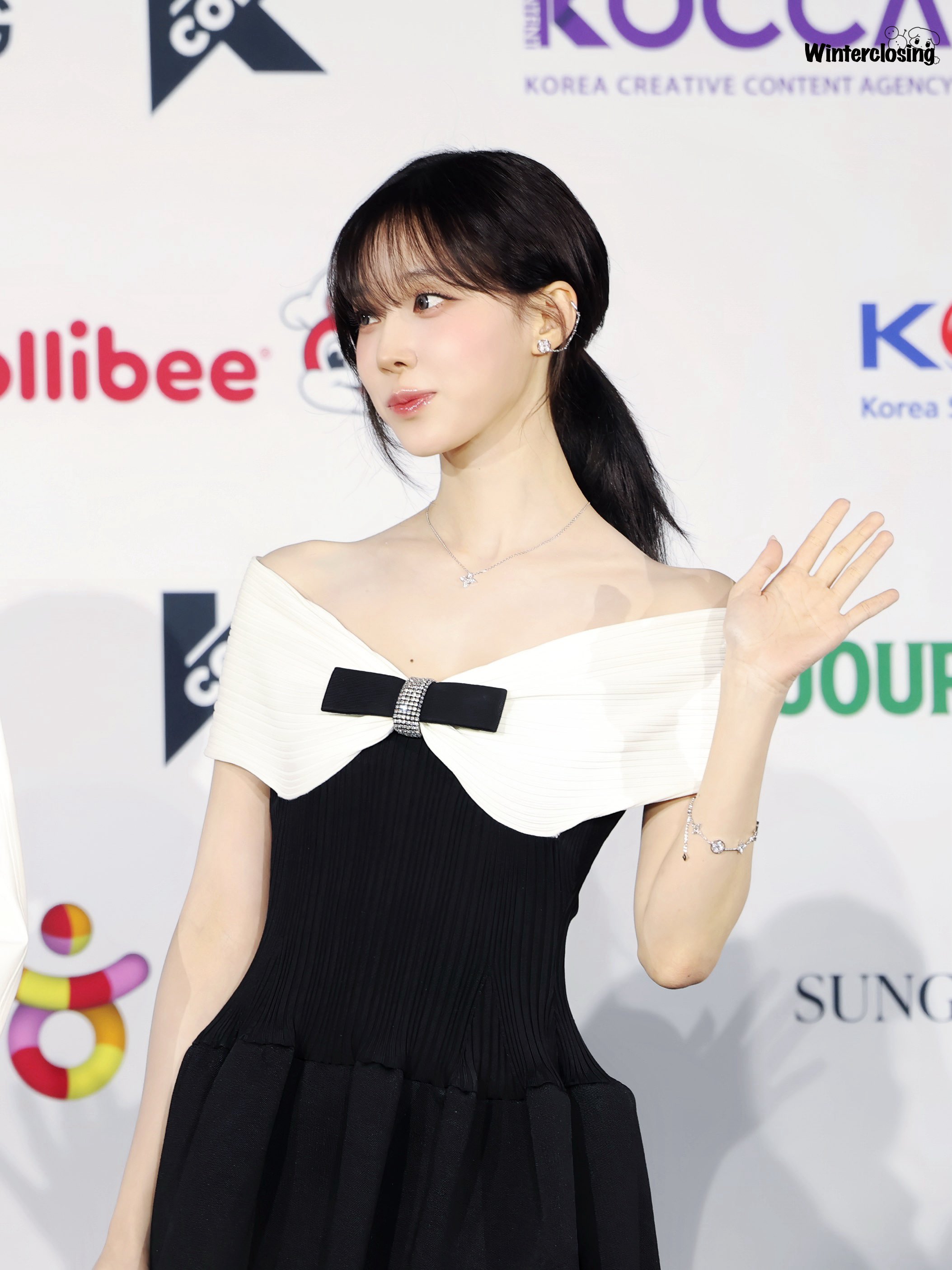 오늘 지민정(카리나&윈터) 미국 케이콘 레드카펫 고화질.jpg | 인스티즈
