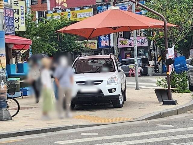 횡단보도 그늘막 잘 쓰고 있습니다^^ | 인스티즈