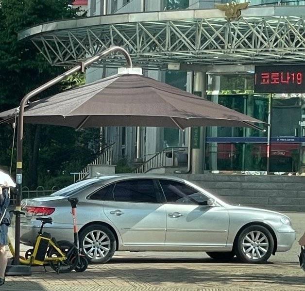 횡단보도 그늘막 잘 쓰고 있습니다^^ | 인스티즈
