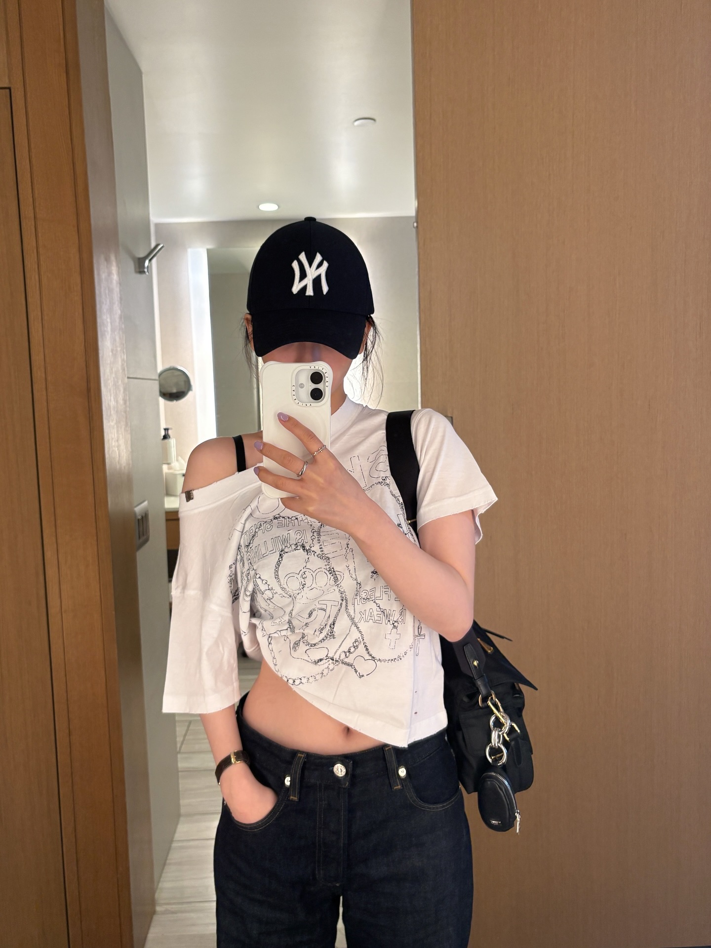 공항 입국하자마자 인스타 올려주는 카리나.jpg | 인스티즈