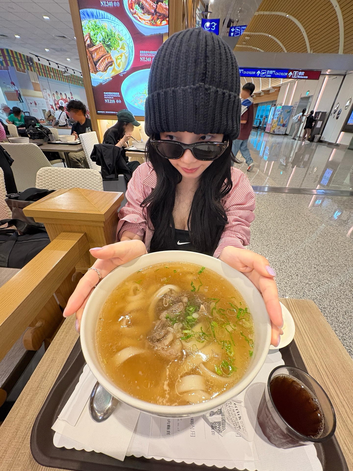 공항 입국하자마자 인스타 올려주는 카리나.jpg | 인스티즈