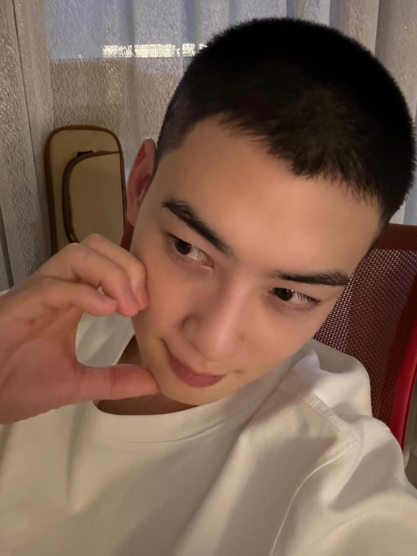 [잡담] '군입대' 차은우, 훈련소 생활 중 아스트로 멤버들에 도움 요청…"살려달라고” | 인스티즈