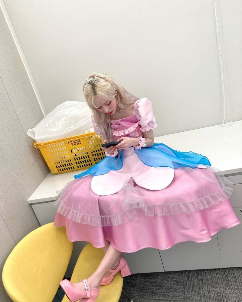윈터 하츄핑 드레스 입고 샤이니 키 선배님 마주친 썰 | 인스티즈