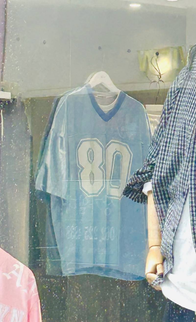 [잡담] 민생쿠폰으로 옷사려고 가게에서 사진찍었는데 뭐살까??. 골라줄 수 있어? | 인스티즈