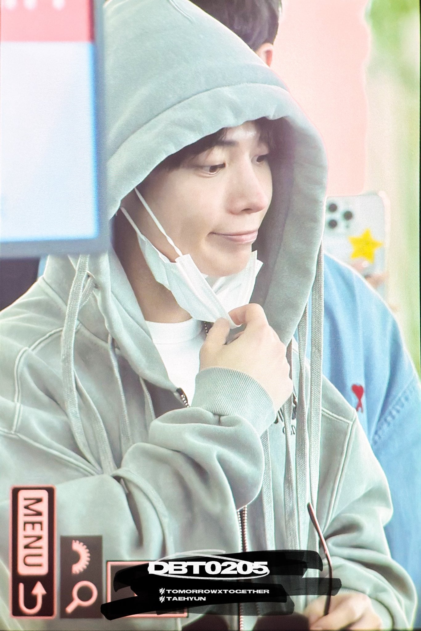 [잡담] 태현이ㅋㅋ 여권사진을 요래 찍은건가 본인 확인 할 때마다 | 인스티즈