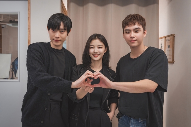 [정보/소식] '친애하는 X' 김유정-김영대-김도훈, 비주얼부터 시너지 폭발 | 인스티즈