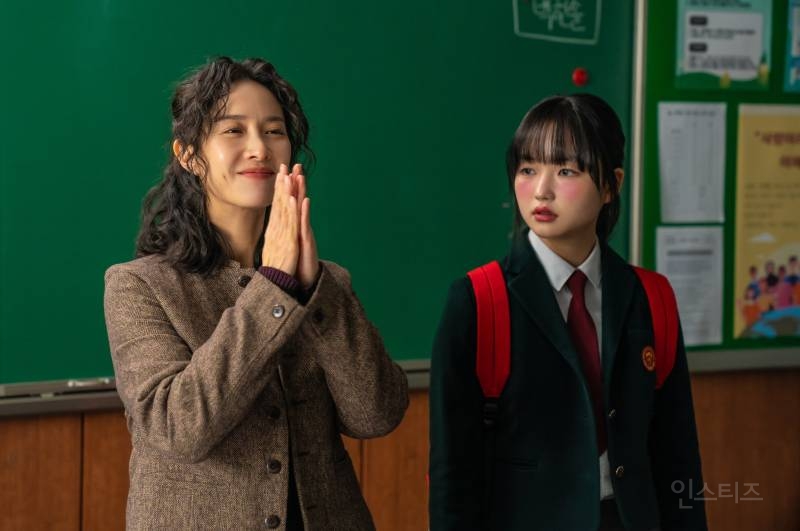 영화 <좀비딸> 🧟‍♀️좀비 수아🧟‍♀️ 스틸컷.jpg | 인스티즈