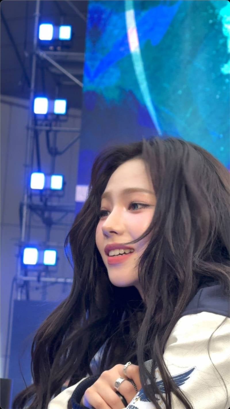 실물 느낌 나는 에스파 카리나 폰카짤.jpg | 인스티즈