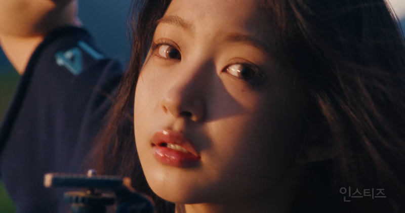 오늘 나온 뮤비에서 자연광 ㄹㅇ 예쁘게 받는 키키 멤버들.jpg | 인스티즈