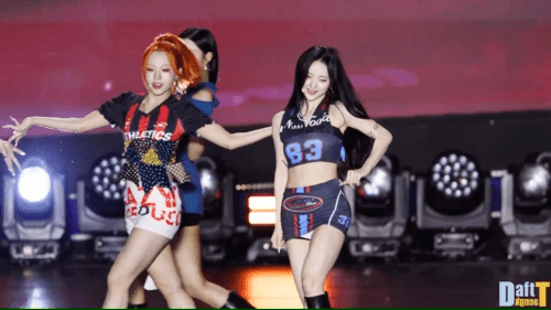 멤버들 중 신곡 안무가 젤 찰떡이라는 이지 .gif | 인스티즈