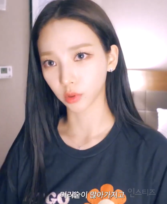머리숱이 많아서 머리 묶기 쉽지않다는 카리나.jpg | 인스티즈
