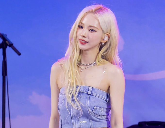 아카라카 흑발 카리나 vs 아카라카 금발 | 인스티즈