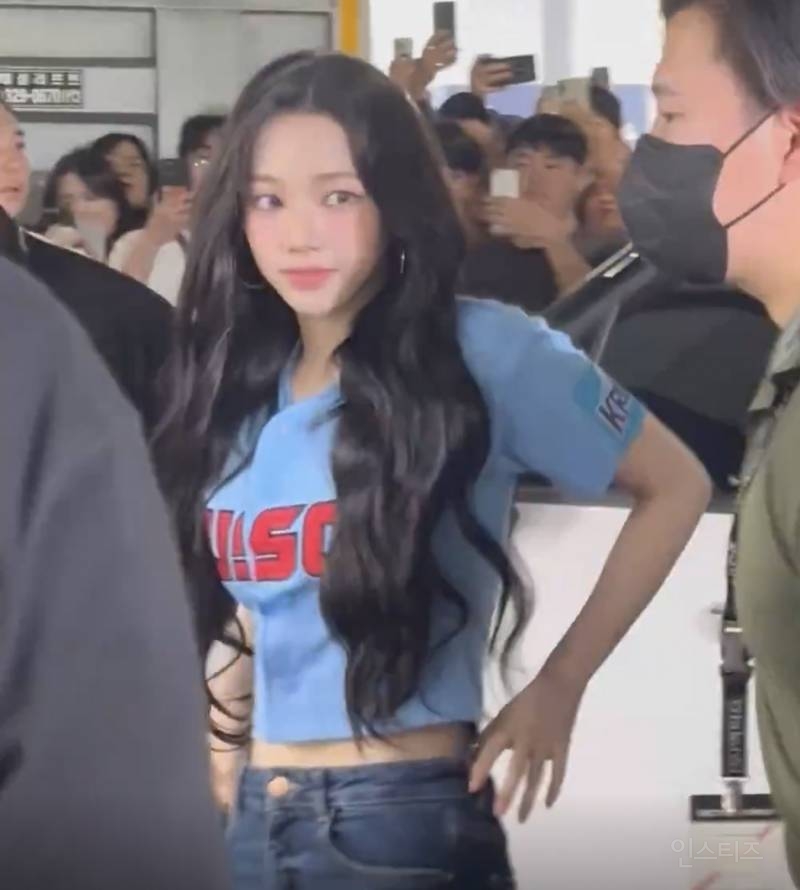 다시봐도 좋은 롯데 시구 카리나jpg | 인스티즈