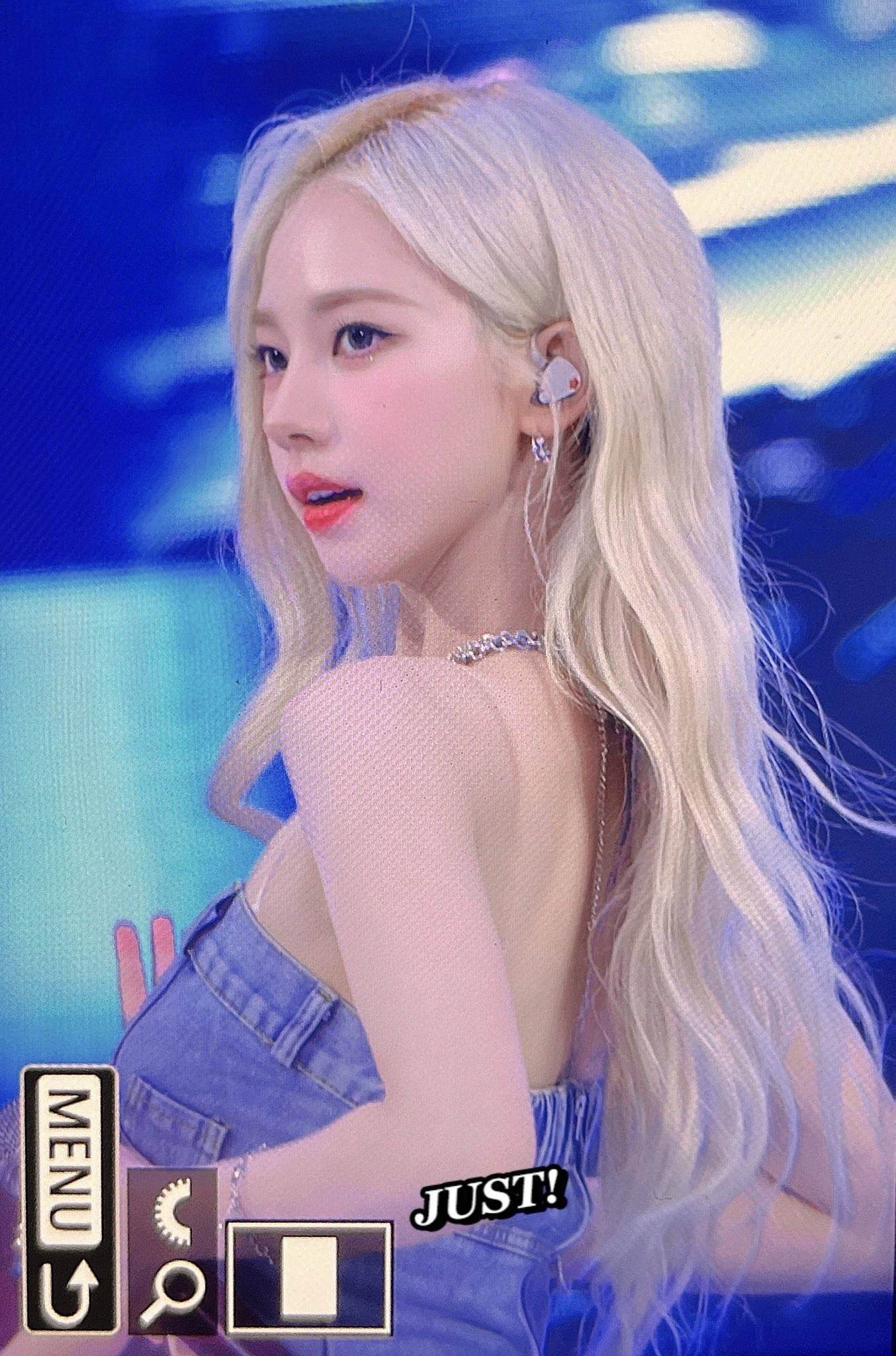 아카라카 흑발 카리나 vs 아카라카 금발 | 인스티즈