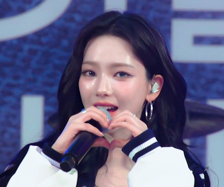 아카라카 흑발 카리나 vs 아카라카 금발 | 인스티즈