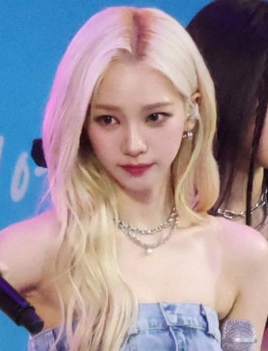 아카라카 흑발 카리나 vs 아카라카 금발 | 인스티즈
