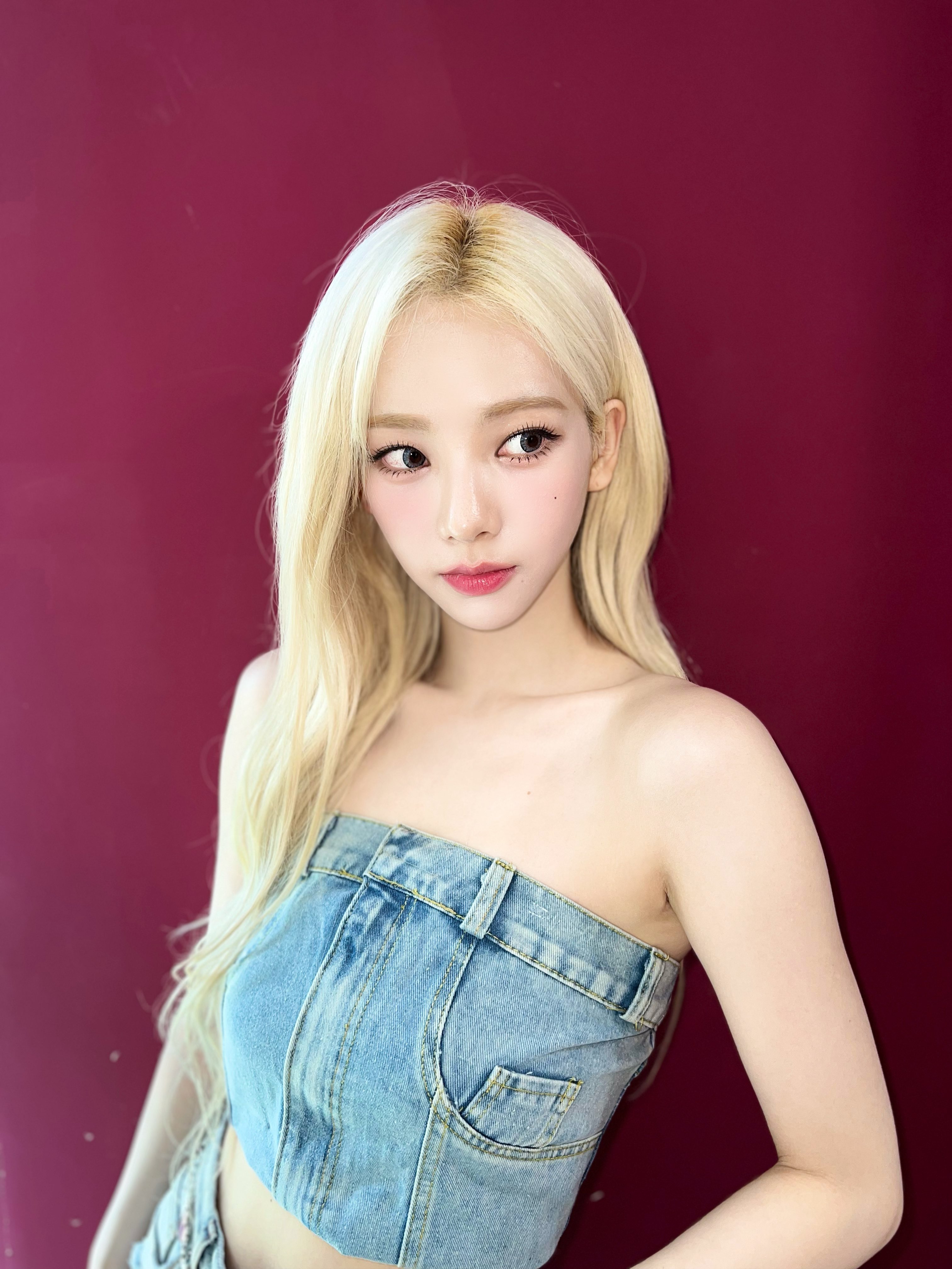 아카라카 흑발 카리나 vs 아카라카 금발 | 인스티즈