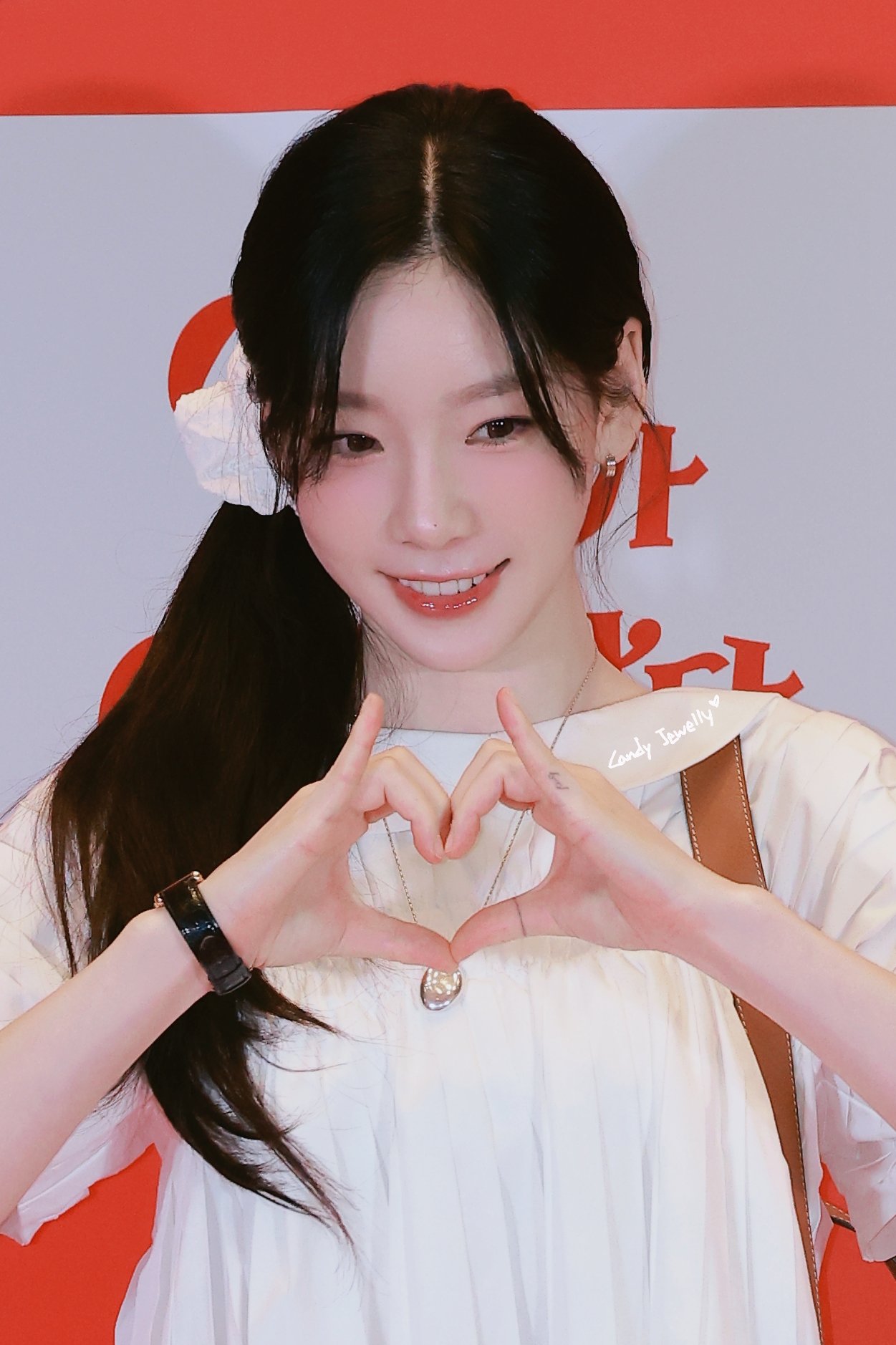 [잡담] 태연은 진짜 나이 안먹는다 걍 소시 현역 가틈 | 인스티즈