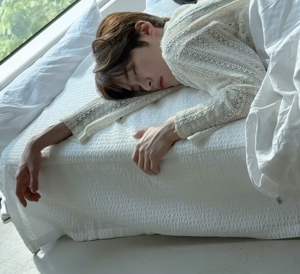 [잡담] 성한빈 촬영때 실제로 잠든거래 | 인스티즈