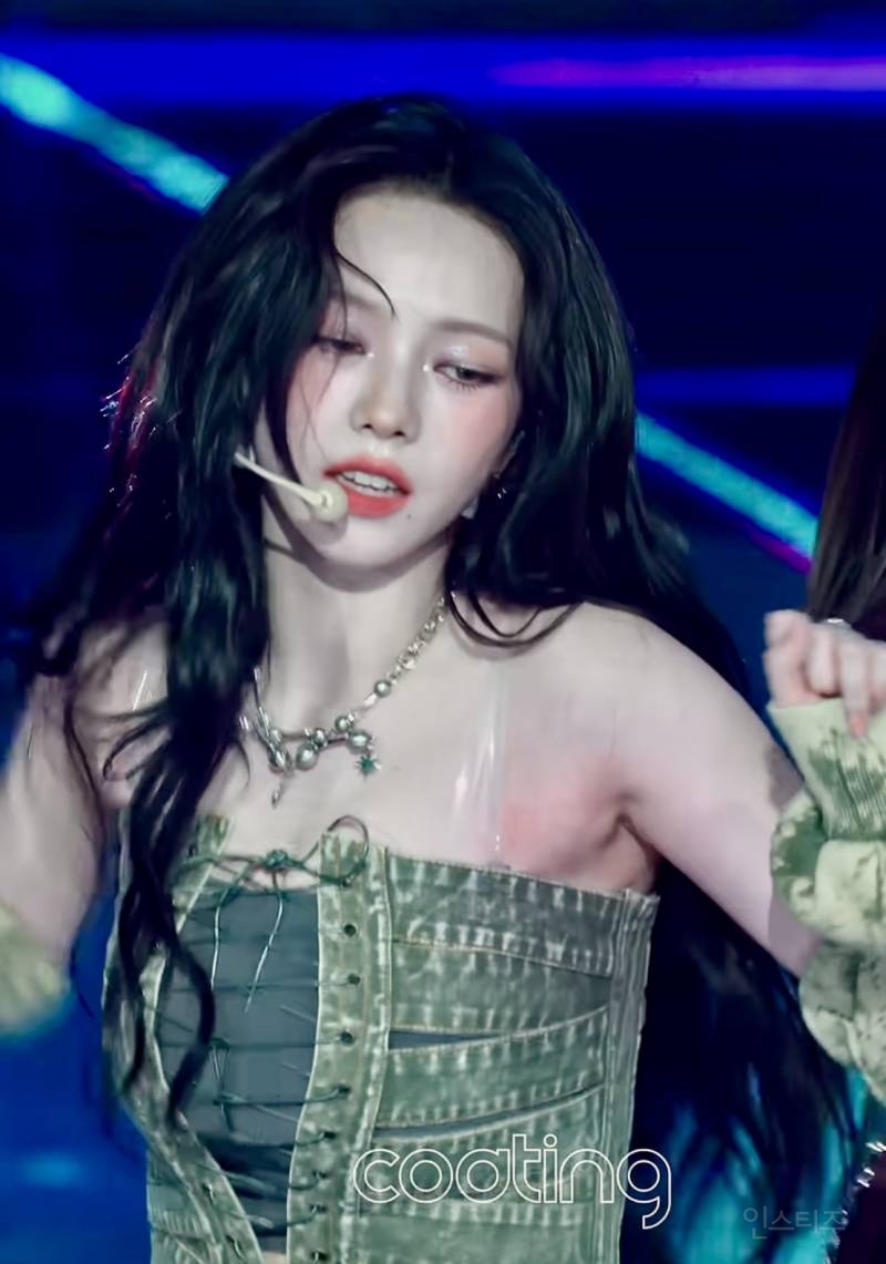 팬들이 말하기도 지쳐가는 카리나 의상문제.jpg | 인스티즈
