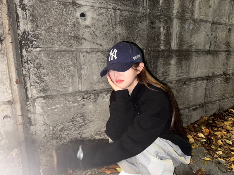 사복 출근일 때와 아닐 때 너무 차이 난다는 아일릿 민주 | 인스티즈