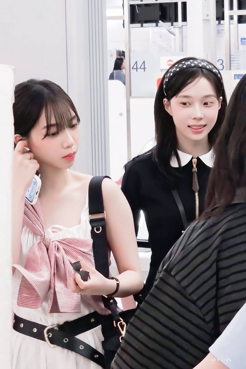 오늘자 지민정 (카리나 & 윈터) 투샷 | 인스티즈