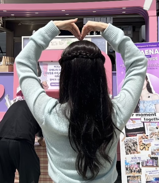 [잡담] 오늘 아이유 올라온 인스스 헤어 보니까 계약결혼 후 같아 | 인스티즈