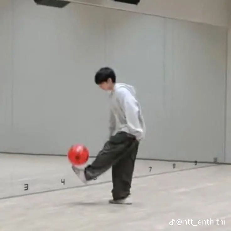 [잡담] 회사에서 툽 태현보고 옷 입으면 안 커보이니 운동 ㅇㅋ 한 거 ㄱㅇㄱㅋㅋㅋ | 인스티즈