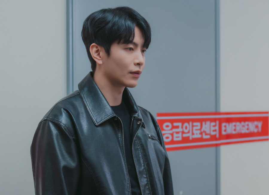 [정보/소식] '메리 킬즈 피플' 이보영-이민기, 아련한 키스 그 후…이제는 적대관계 | 인스티즈