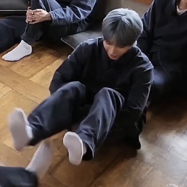 [잡담] 회사에서 툽 태현보고 옷 입으면 안 커보이니 운동 ㅇㅋ 한 거 ㄱㅇㄱㅋㅋㅋ | 인스티즈