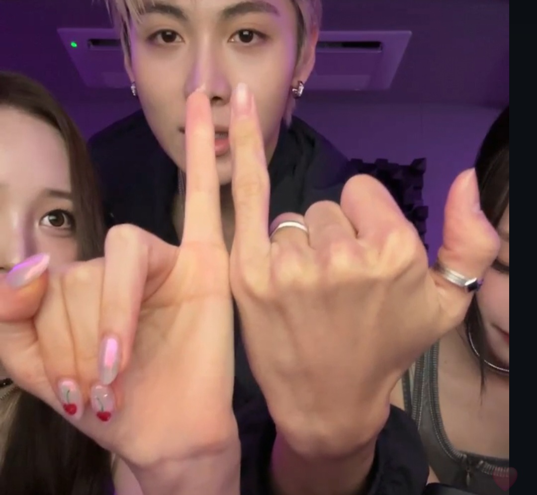 ㄱ [잡담] 찬냣 손크기 정석대로 안 재는거 웃음나와 | 인스티즈
