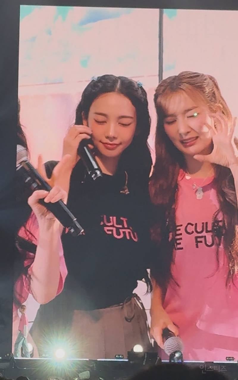 오늘 도쿄 슴콘에서 만나게 된 에스파 카리나X레드벨벳 슬기 투샷 | 인스티즈