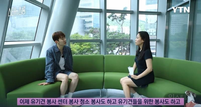 강아지 네마리랑 동시에 산책한다는 조권 .jpg | 인스티즈